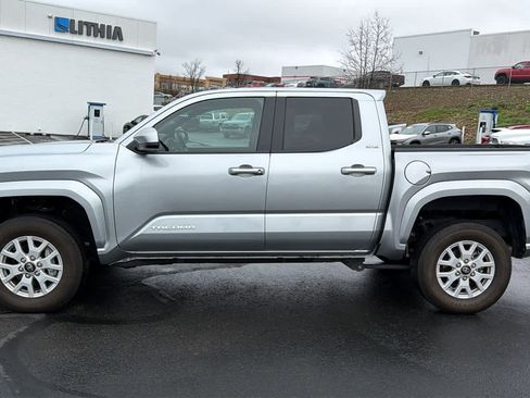 Used 2024 Toyota Tacoma SR5 image 8