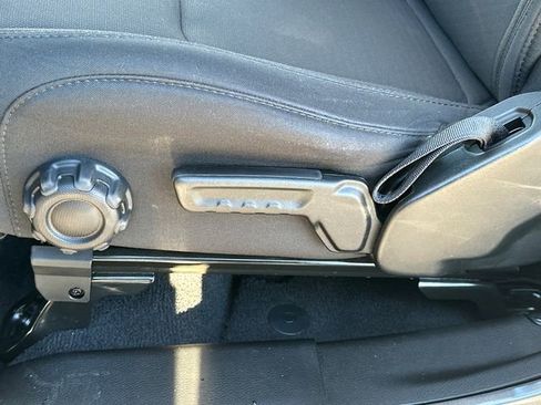 Used 2023 Jeep Wrangler Sport S image 32