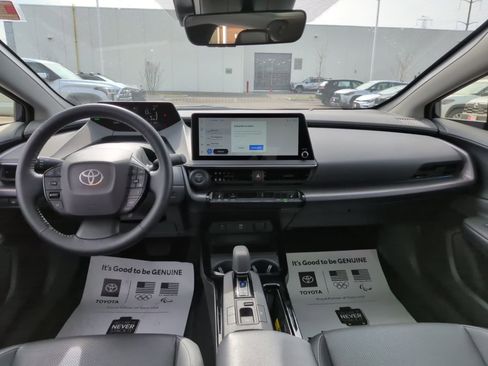 Used 2024 Toyota Prius XLE image 11