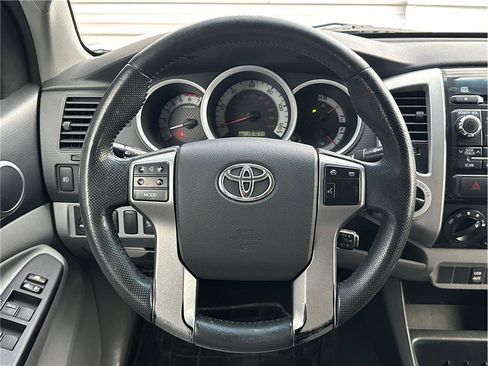 Used 2012 Toyota Tacoma 4x4 Double Cab image 17