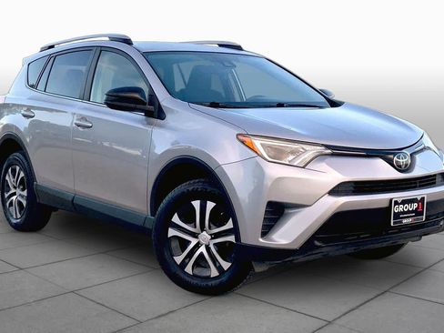 Used 2018 Toyota RAV4 LE FWD image 3