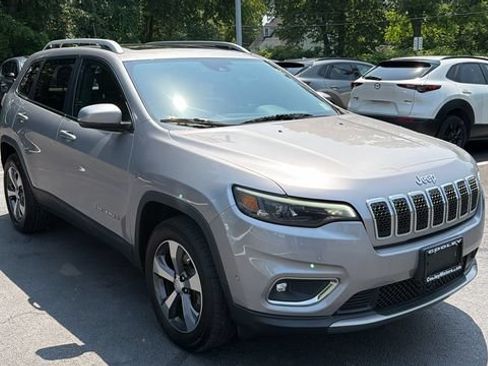 Used 2019 Jeep Cherokee Limited w/ Technology Group AWD/4WD image 3