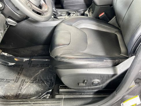 Used 2022 Jeep Cherokee Limited image 18