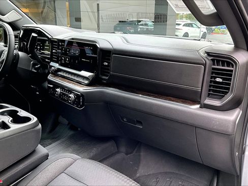 Used 2023 GMC Sierra 1500 SLE image 17