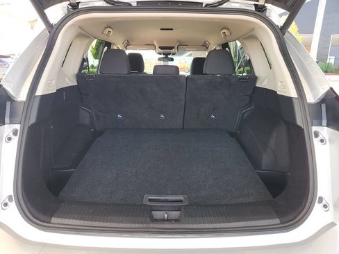 Used 2025 Nissan Rogue SV FWD image 14