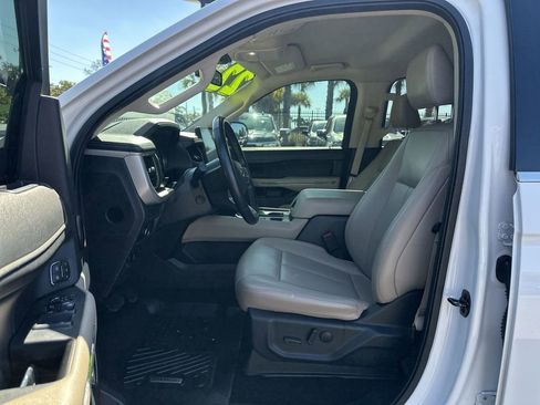 Used 2022 Ford Expedition XLT image 19