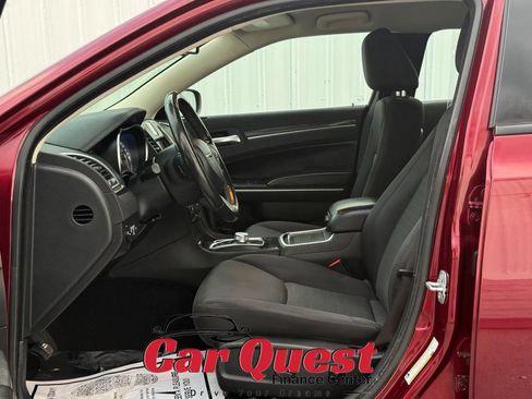 Used 2019 Chrysler 300 Touring w/ Sport Appearance Package RWD image 9