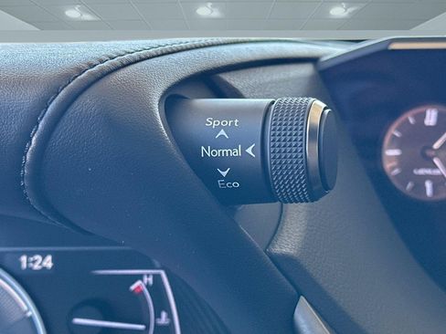 Used 2019 Lexus ES 300h w/ Accessory Package FWD image 35