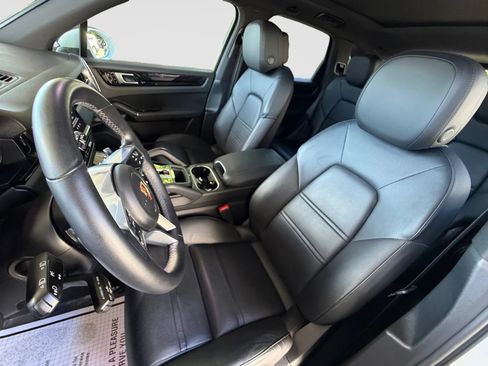 Used 2020 Porsche Cayenne AWD/4WD image 13