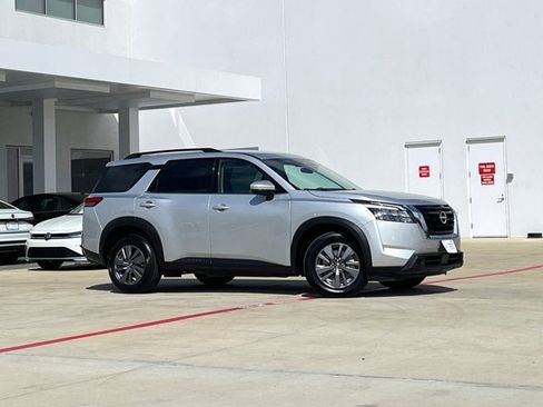 Used 2024 Nissan Pathfinder SV AWD/4WD image 5