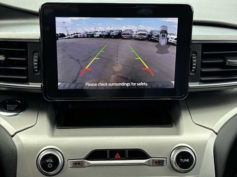 Used 2022 Ford Explorer XLT w/ Equipment Group 202A AWD/4WD image 21