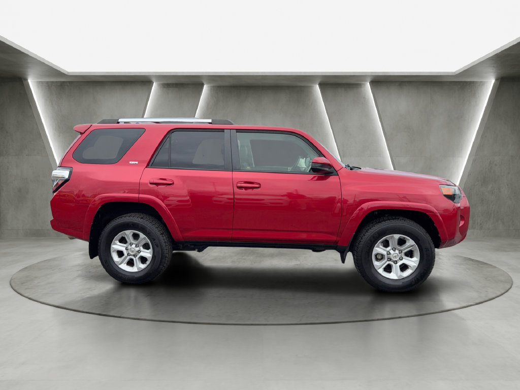 Used 2020 Toyota 4Runner SR5 AWD/4WD image 8