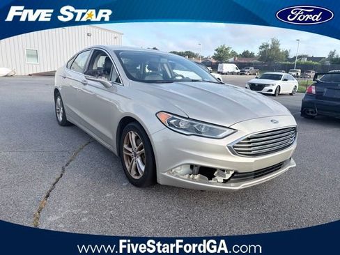 Used 2018 Ford Fusion SE w/ Fusion SE Technology Package FWD image 1