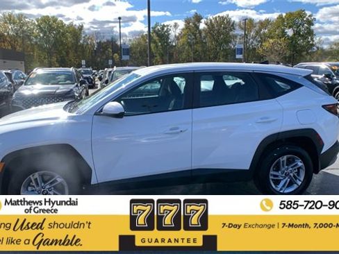 Certified 2025 Hyundai Tucson SE image 2