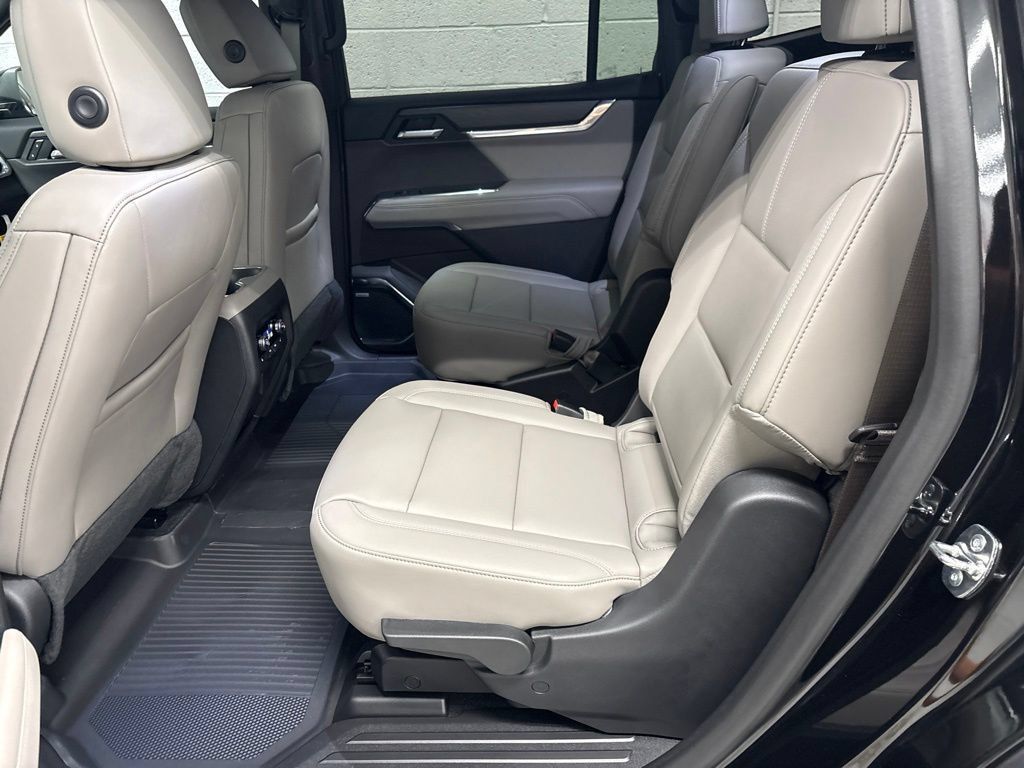 New 2027 GMC Acadia Elevation w/ Black Edition AWD/4WD image 19