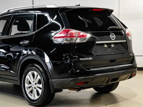 Used 2015 Nissan Rogue SV w/ SV Family Package FWD image 16