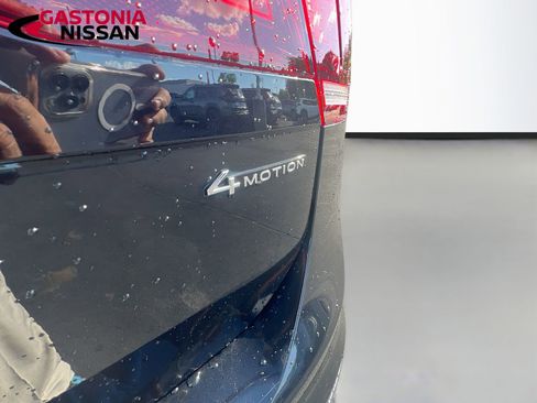 Used 2022 Volkswagen Tiguan SE AWD/4WD image 42