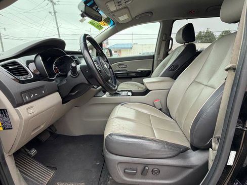 Used 2017 Kia Sedona EX FWD image 9