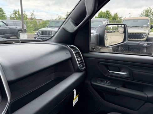 New 2026 RAM 1500 Express AWD/4WD image 23