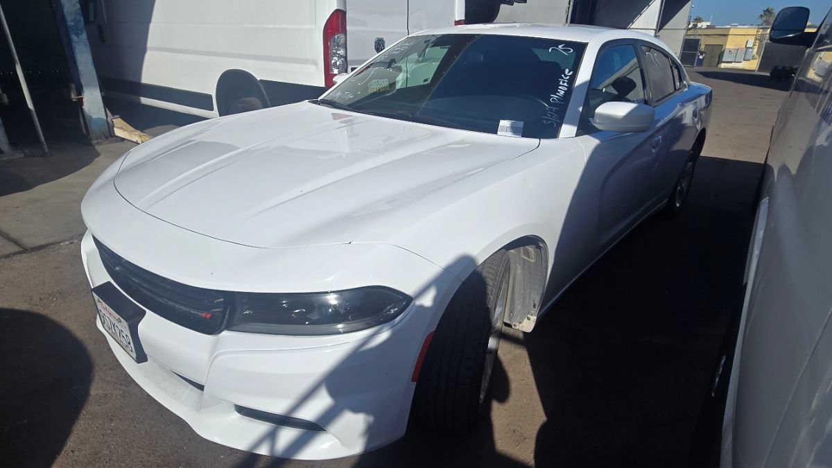 Used 2022 Dodge Charger SXT RWD image 2