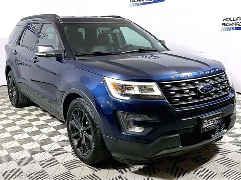 Used 2017 Ford Explorer XLT w/ Equipment Group 202A FWD image 3