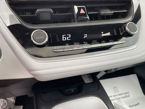 Certified 2025 Toyota Corolla SE image 25