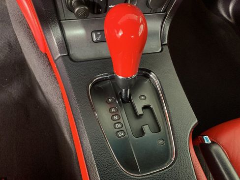 Used 2004 Ford Thunderbird image 25