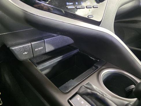 Used 2022 Toyota Camry SE w/ Cold Weather Package AWD/4WD image 37