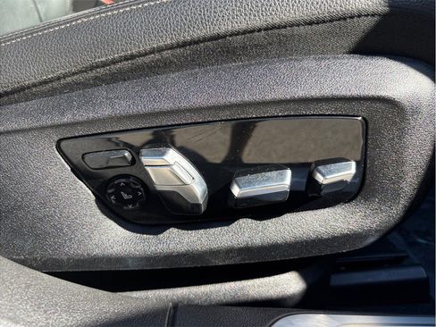 Used 2019 BMW 740i w/ M Sport Package image 43