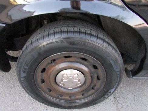 Used 2005 Ford Crown Victoria Police Interceptor image 12