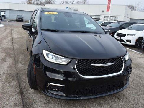 Used 2025 Chrysler Pacifica Select FWD image 10
