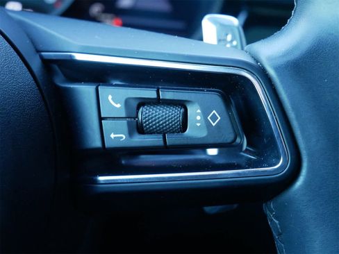 Used 2022 Porsche Macan image 16