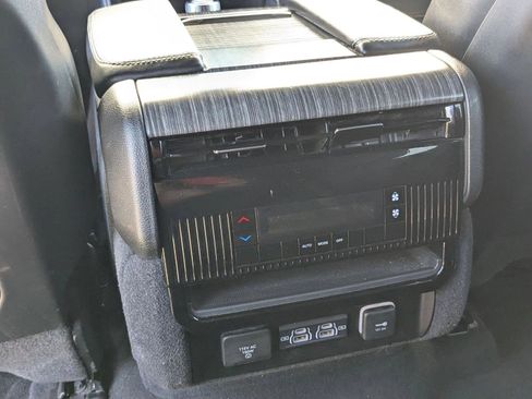 Used 2024 Jeep Wagoneer Series II w/ Flexible Seating Group AWD/4WD image 17