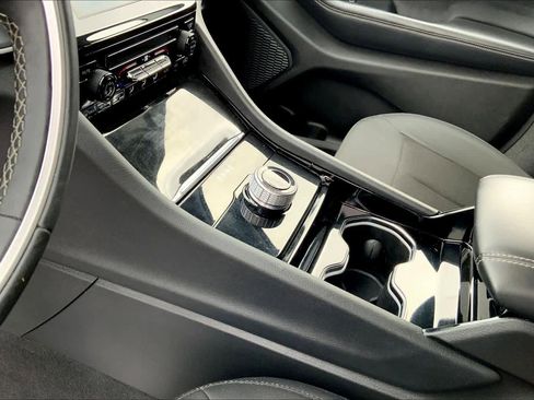 Used 2023 Jeep Grand Cherokee L Laredo image 14