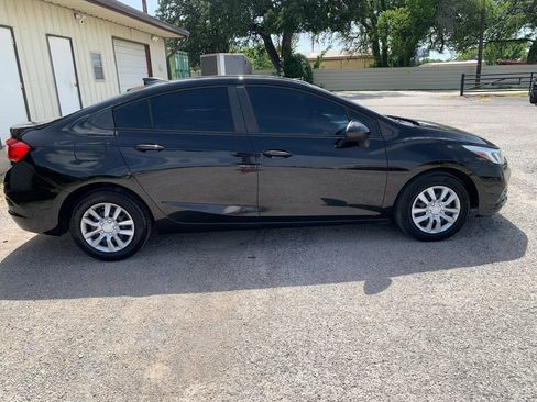Used 2017 Chevrolet Cruze LS FWD image 1