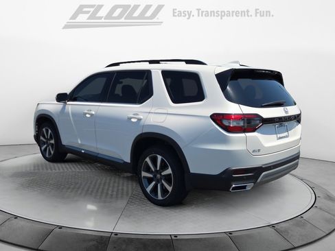 Certified 2025 Honda Pilot Touring image 5