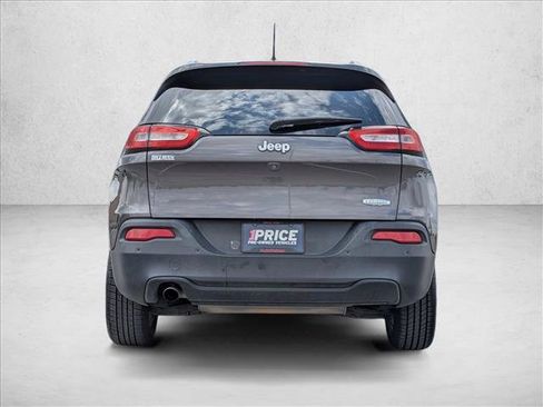 Used 2018 Jeep Cherokee Latitude Plus w/ Comfort/Convenience Group image 6