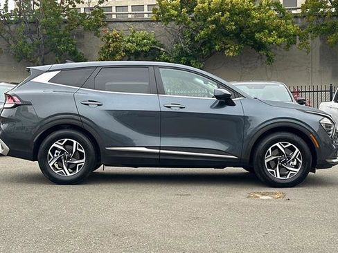 Used 2024 Kia Sportage LX image 3