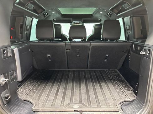 Used 2025 Land Rover Defender 110 image 42