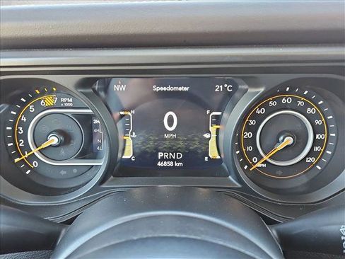 Used 2025 Jeep Wrangler Unlimited Rubicon AWD/4WD image 11