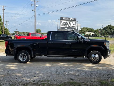 Used 2022 GMC Sierra 3500 Denali w/ Denali Ultimate Package AWD/4WD image 2