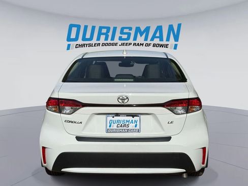 Used 2022 Toyota Corolla LE FWD image 3