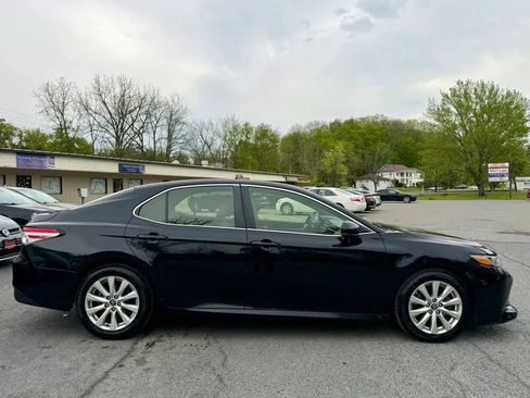 Used 2018 Toyota Camry LE FWD image 9