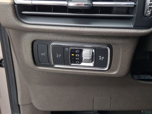 Used 2021 Lincoln Corsair AWD w/ Premium Package image 25