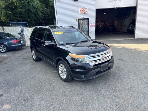 Used 2014 Ford Explorer XLT w/ Equipment Group 202A AWD/4WD image 2