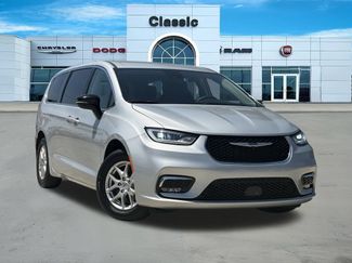Used 2024 Chrysler Pacifica Touring-L FWD video 1