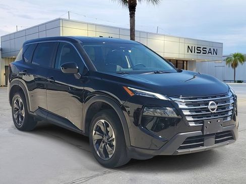 Used 2025 Nissan Rogue SV FWD image 9