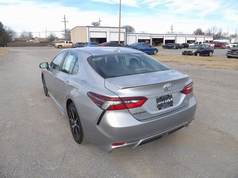 Used 2021 Toyota Camry SE image 9