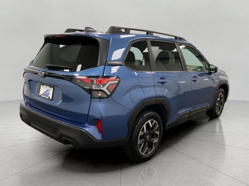 Used 2025 Subaru Forester Premium AWD/4WD image 4