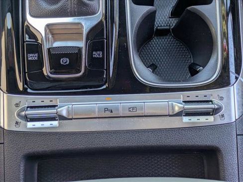 Used 2023 Kia Carnival SX image 28